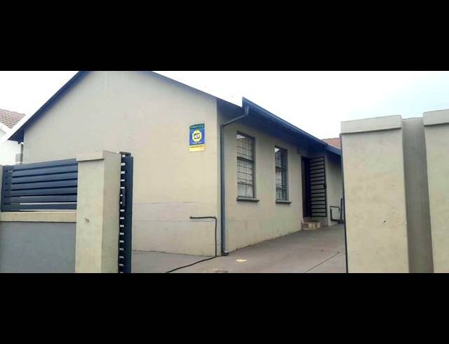 3 BEDROOM HOUSE FOR SALE IN LENASIA SOUTH